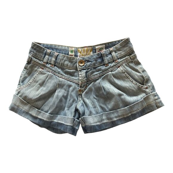 Farm Rio Jeans High Waisted Light Wash Denim Cuffed Shorts Pleated Size 36 - Picture 9 of 9